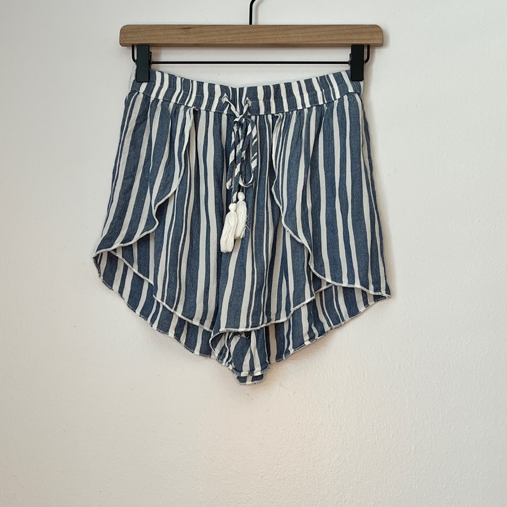American Eagle Dolphin Shorts